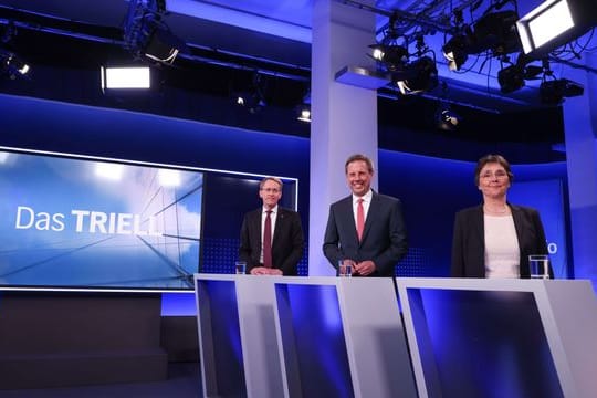 Daniel Günther (l-r), Thomas Losse-Müller und Monika Heinold