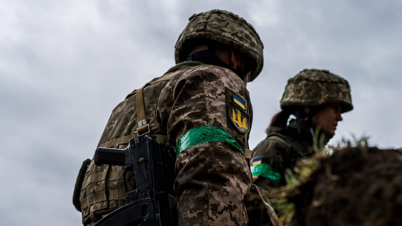 Ukrainische Soldaten in Mykolajiw: Laut Angaben der Ukraine sollen seit Kriegsbeginn zwölf russische Generäle getötet worden sein.