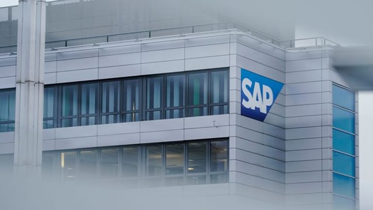 Der Sitz von SAP in Walldorf (Symbolbild): Das Softwareunternehmen will auf Konferenzen am Freitag verzichten.