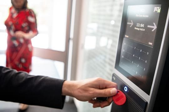 Das Bundesarbeitsgericht hält eine digitale Zeiterfassung als Nachweis von Überstunden für nicht ausreichend.