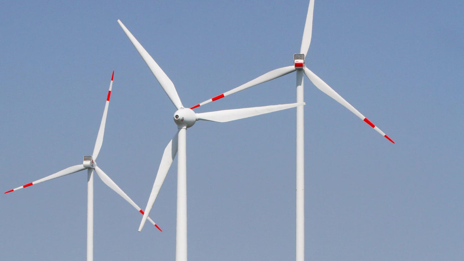 Laut einem Urteil des Bundesverfassungsgerichts können Windparkbetreiber in Mecklenburg-Vorpommern dazu verpflichtet werden, die Anwohner finanziell zu beteiligen. (Symbolfoto)