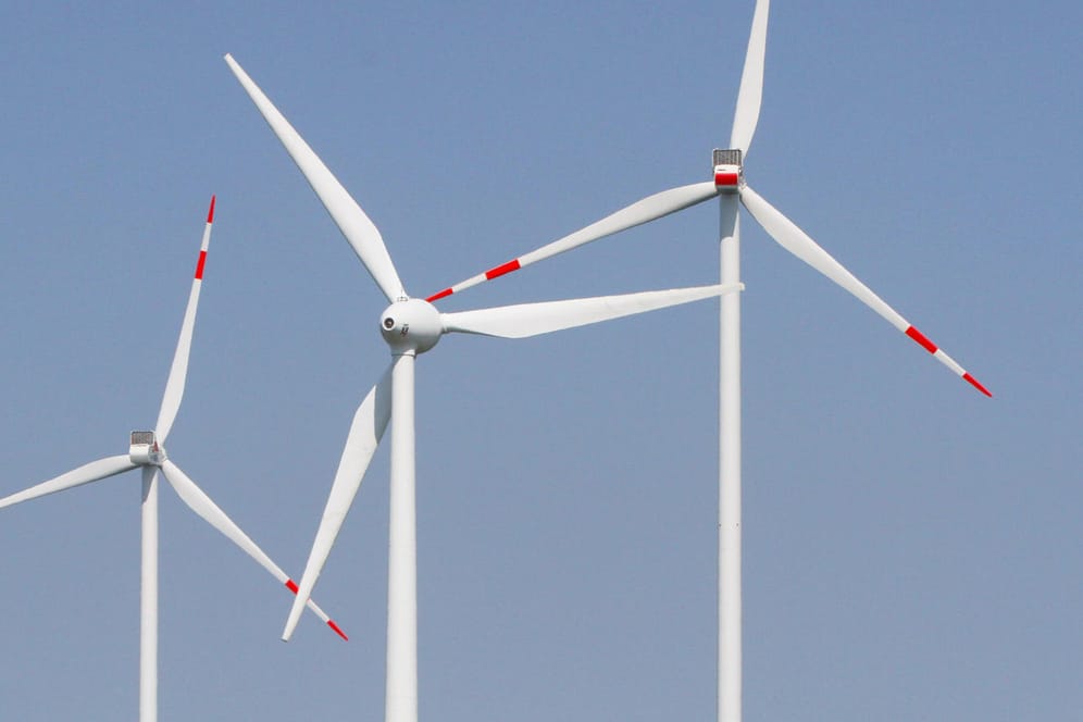 Laut einem Urteil des Bundesverfassungsgerichts können Windparkbetreiber in Mecklenburg-Vorpommern dazu verpflichtet werden, die Anwohner finanziell zu beteiligen. (Symbolfoto)
