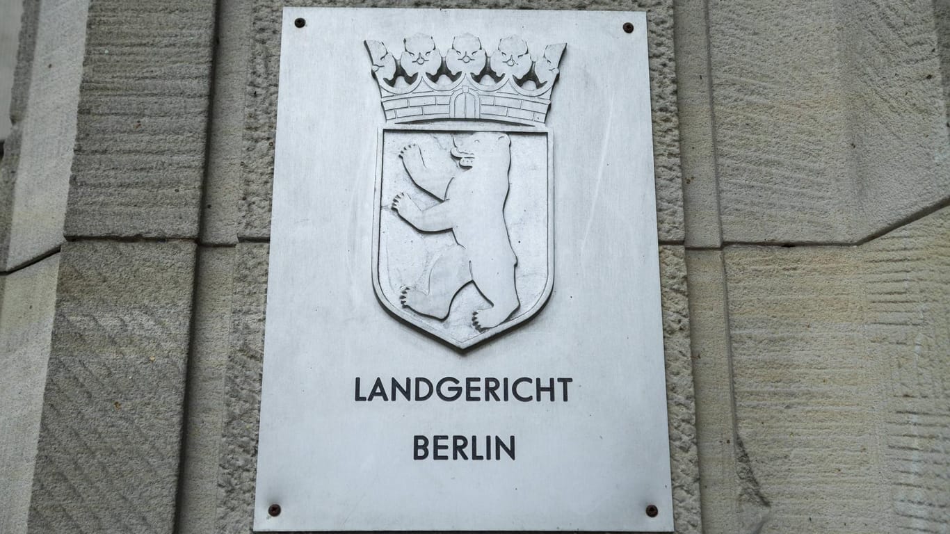 Landgericht Berlin (Symbolbild): Nach dem Tod eines 39-Jährigen sind zwei Männer und eine Frau mehrfach angeklagt.