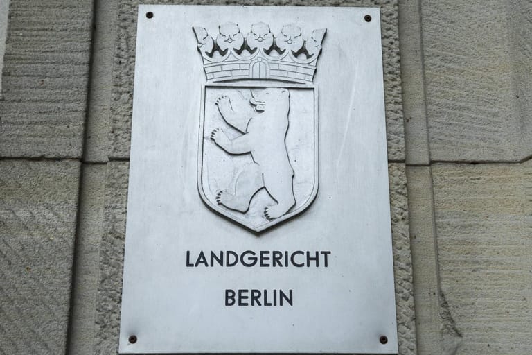 Landgericht Berlin (Symbolbild): Nach dem Tod eines 39-Jährigen sind zwei Männer und eine Frau mehrfach angeklagt.