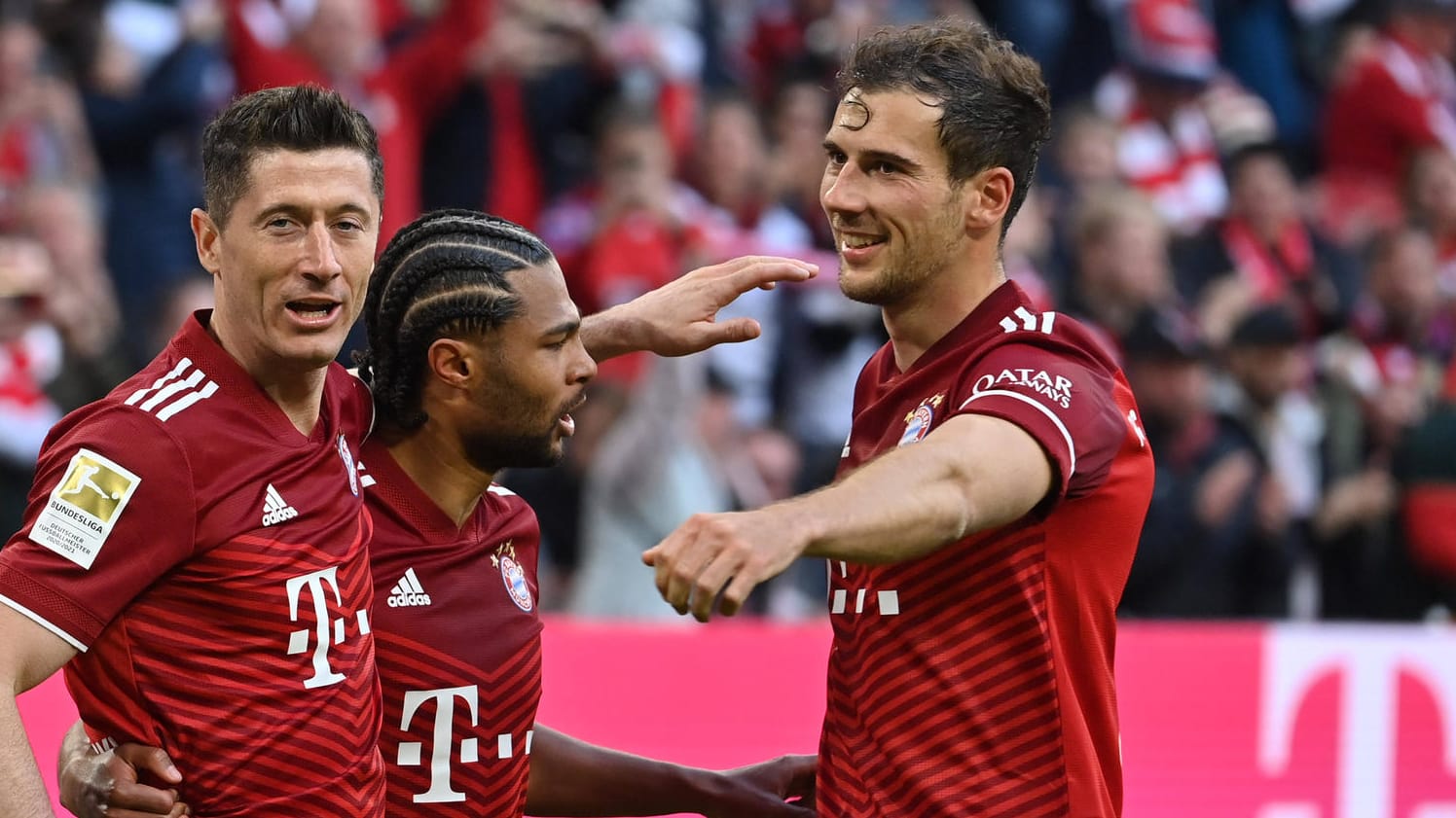 Robert Lewandowski, Serge Gnabry, Leon Goretzka (v.l.): Im Trikot, in dem die Münchner ihre 35. Meisterschaft eingefahren haben, wird das Bayern-Trio künftig nicht mehr auflaufen.