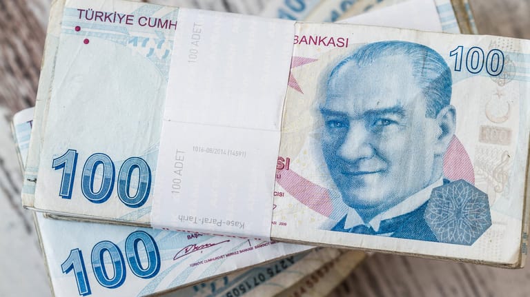 Scheine der türkischen Lira (Symbolbild): Das Geld wird immer weniger wert.
