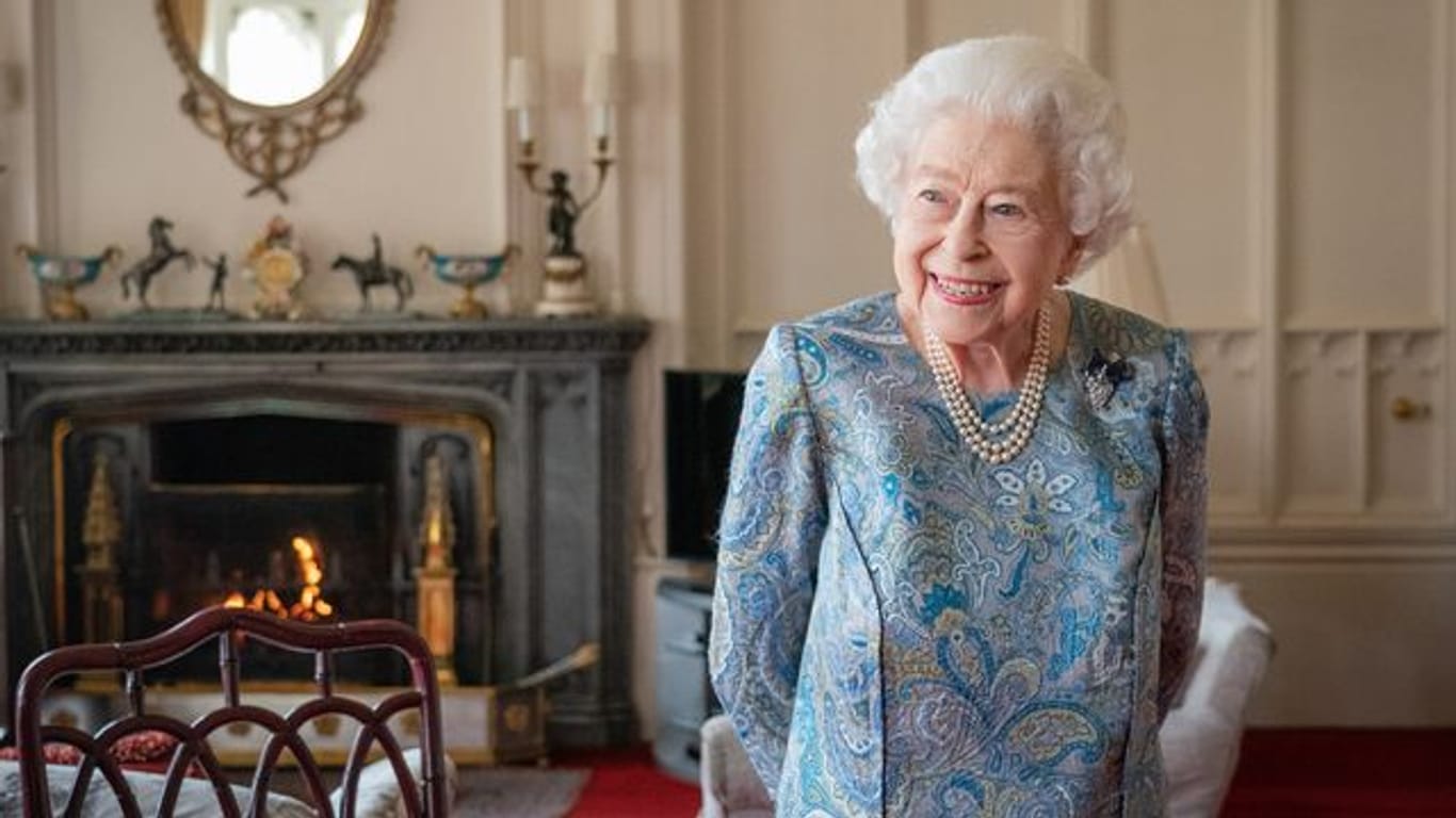 Die geplanten Gartenpartys im Buckingham Palast finden statt, doch Königin Elizabeth II.