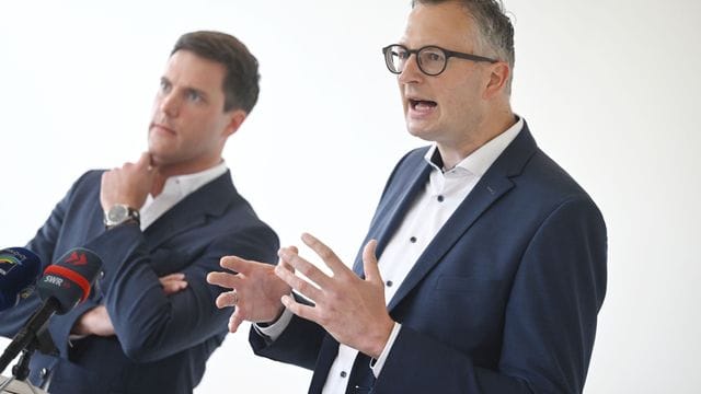 Grünen- und CDU-Fraktion zu Bilanz ein Jahr Grün-Schwarz Grünen- und CDU-Fraktion zu Bilanz ein Jahr Grün-Schwarz