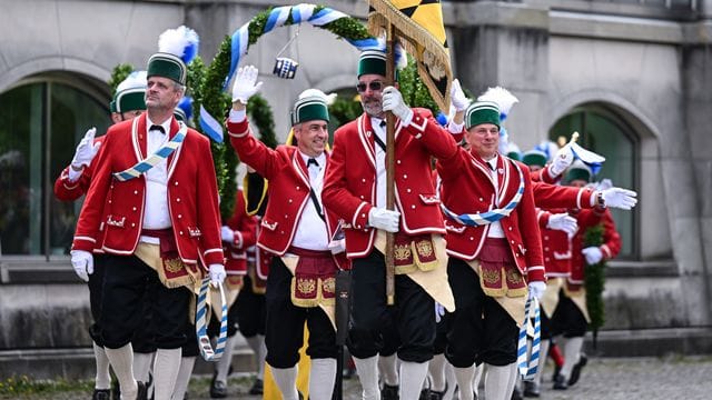 Aufführungen des traditionellen Schäfflertanzes