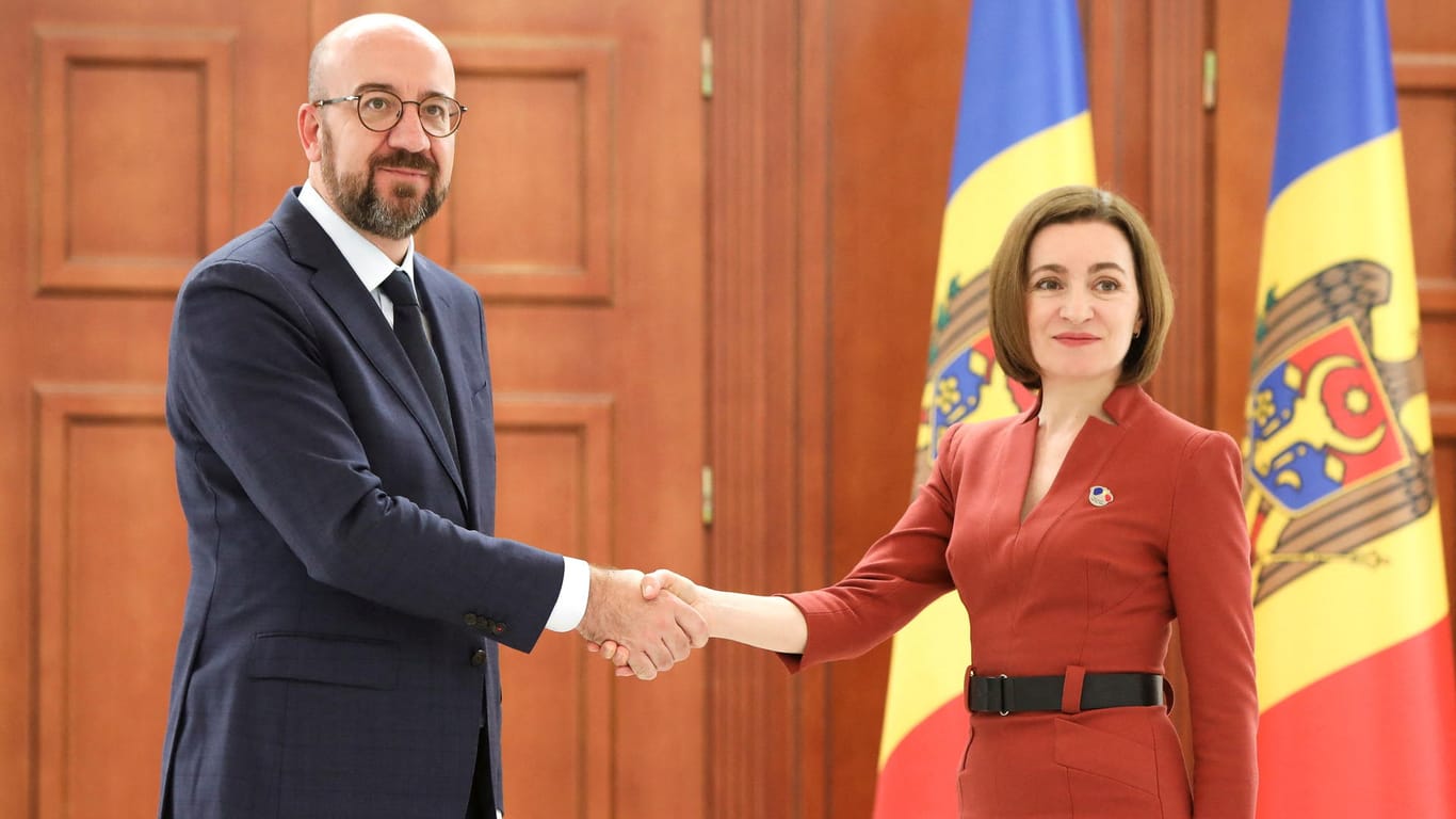 Charles Michel und die moldauische Präsidentin Maia Sandu: Die EU unterstützt das Land mit einem weiteren Millionenbetrag.