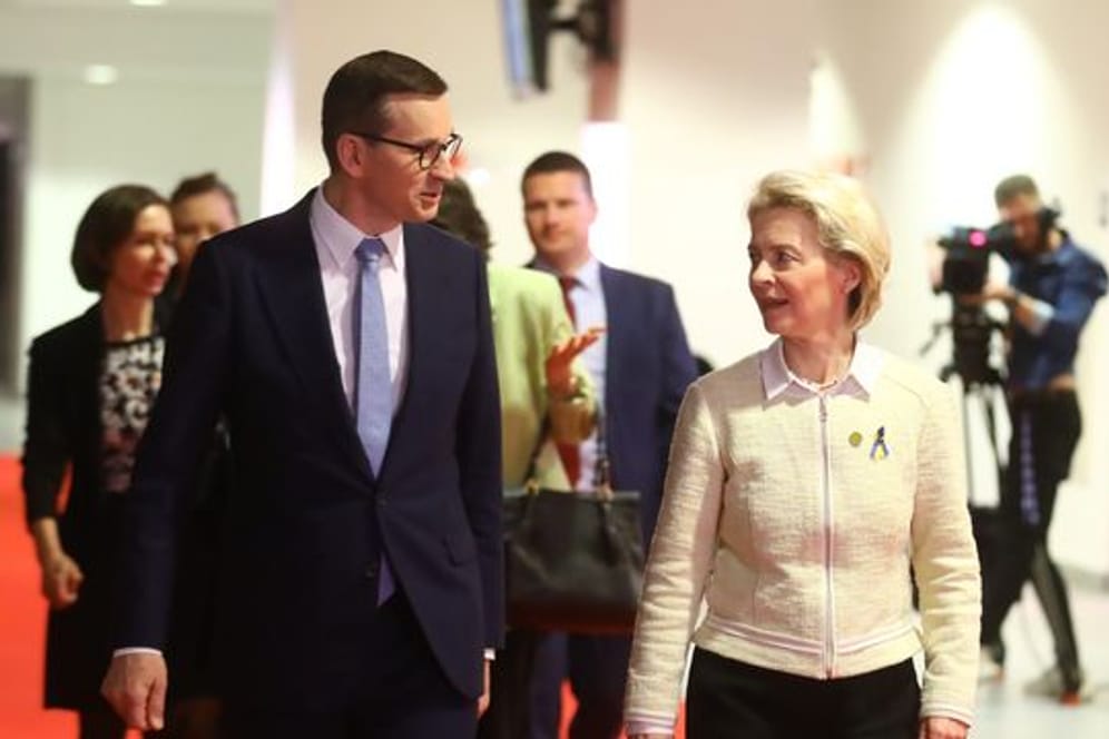 Polens Ministerpräsident Mateusz Morawiecki und EU-Kommissionspräsidentin Ursula von der Leyen in Warschau.