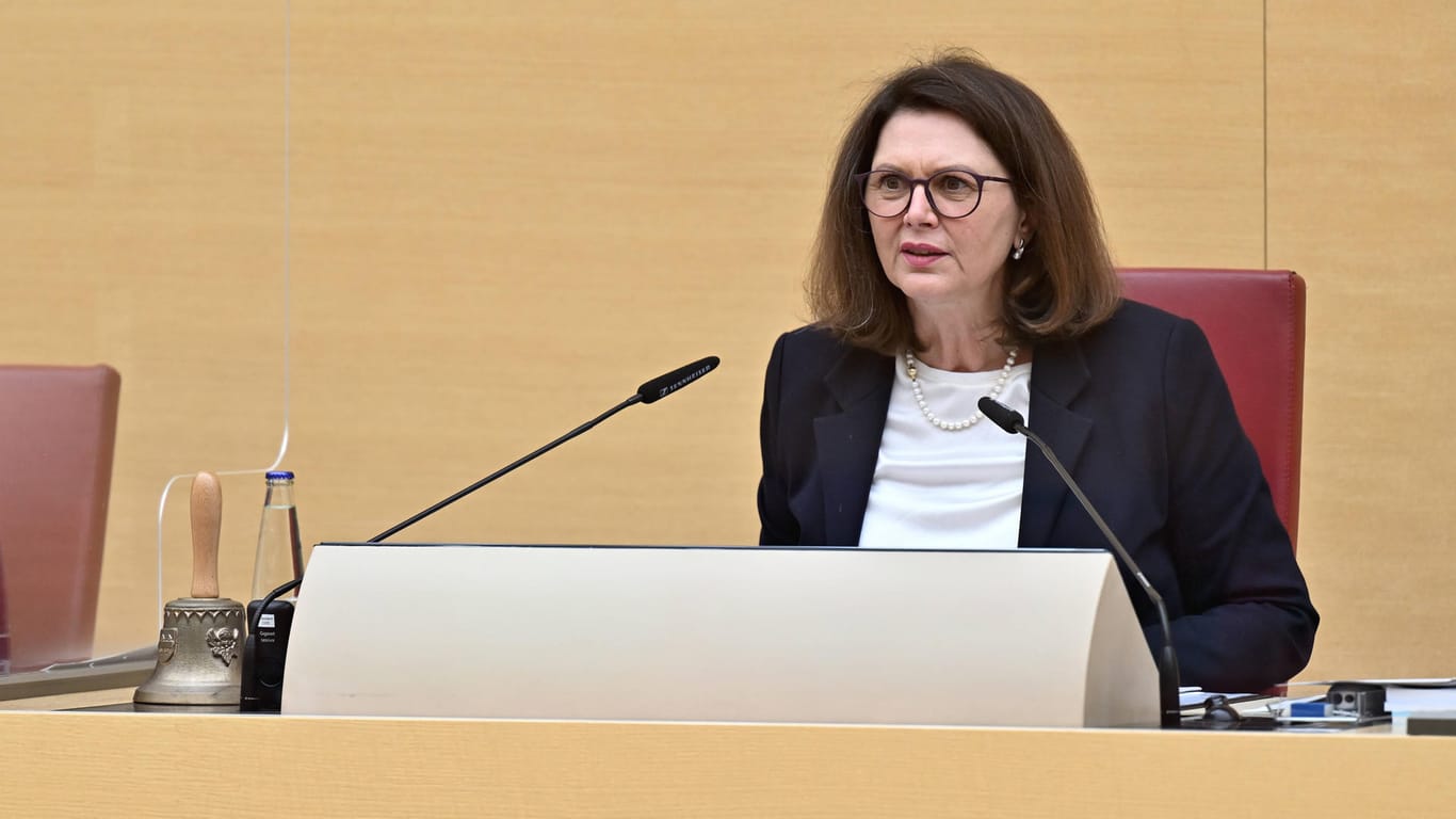 Landtaspräsidentin Ilse Aigner bei einer Plenarsitzung des Bayerischen Landtags (Archivbild): Die CSU-Abgeordnete fordert einen Kandidaten vom Land.