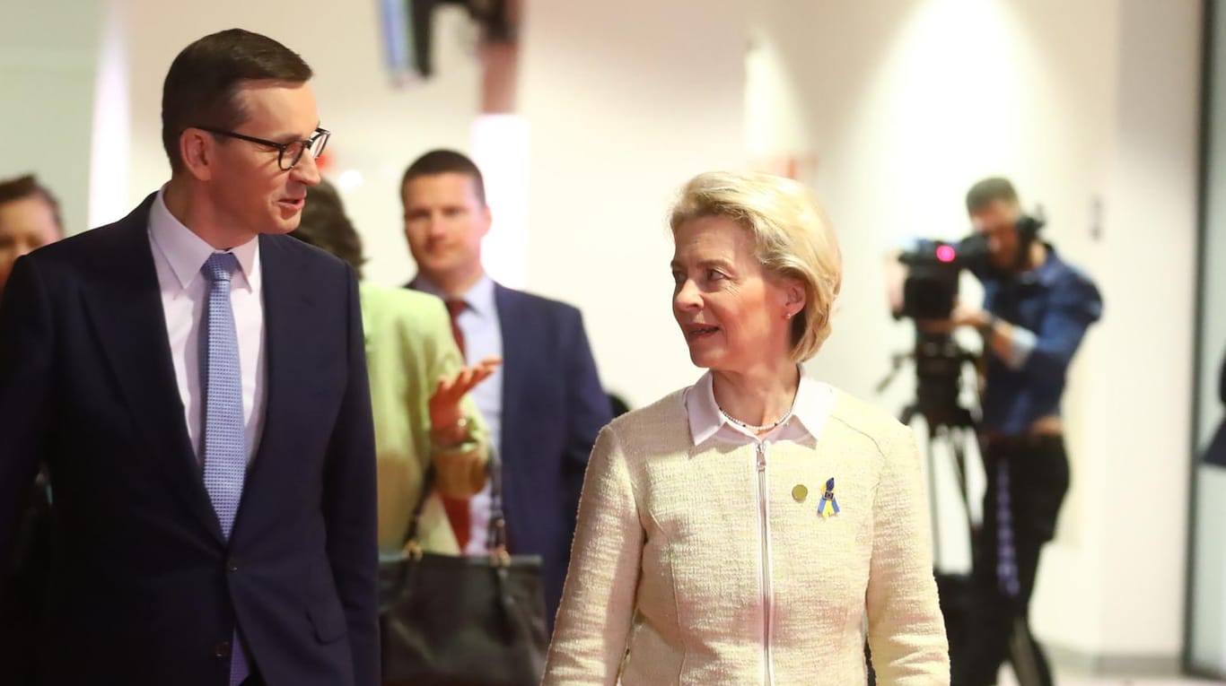 Polens Ministerpräsident Morawiecki und EU-Kommissionspräsidentin Ursula von der Leyen: Sie trafen sich für eine Geberkonferenz in Warschau.