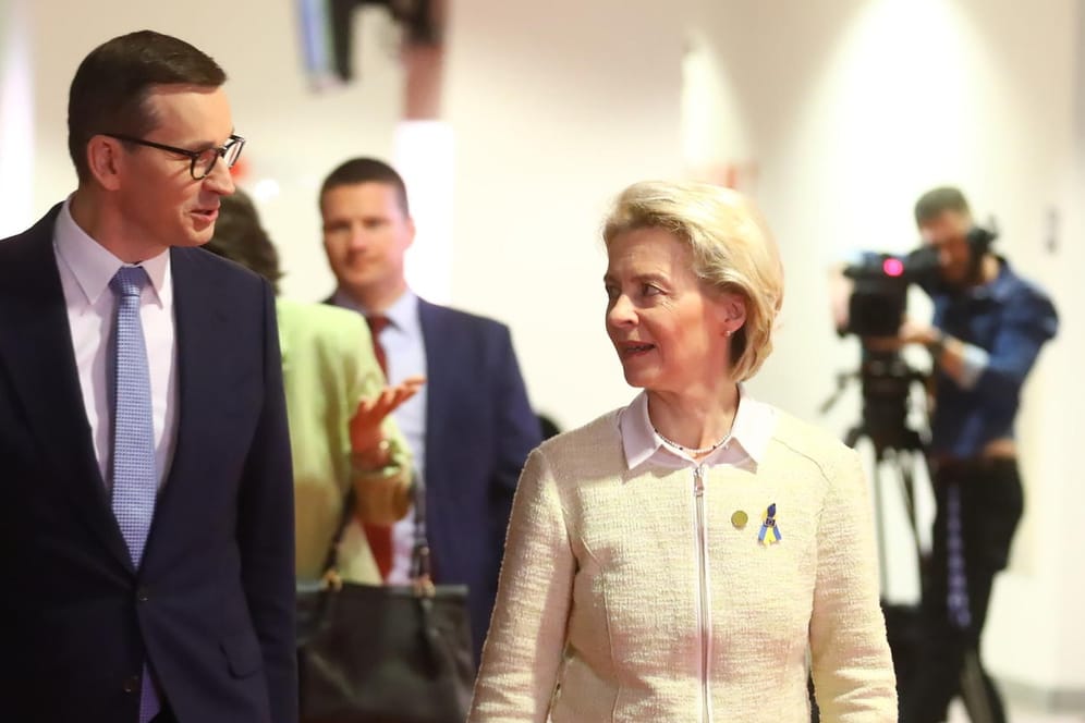 Polens Ministerpräsident Morawiecki und EU-Kommissionspräsidentin Ursula von der Leyen: Sie trafen sich für eine Geberkonferenz in Warschau.
