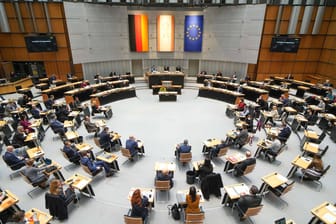 Plenarsitzung im Berliner Abgeordnetenhaus (Archivbild): Hier nimmt nun ein neuer Untersuchungsausschuss die Arbeit auf.