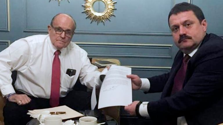 Trumps Anwalt Giuliani (l.) mit Derkach: Die Falschinformationen des Ex-KGB-Manns über Biden führten zu Sanktionen.