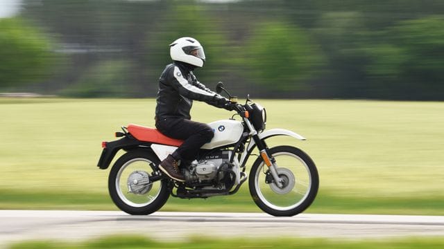 Ob auf moderner Maschine oder auf dem Klassiker: Nach der Winterpause tasten sich Biker besser besonders vorsichtig wieder an die Fahrweise ihrer Maschinen heran.