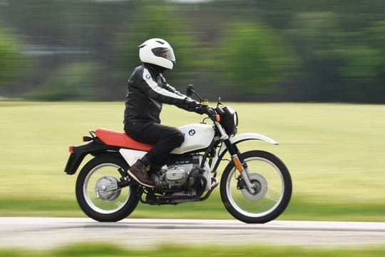 Ob auf moderner Maschine oder auf dem Klassiker: Nach der Winterpause tasten sich Biker besser besonders vorsichtig wieder an die Fahrweise ihrer Maschinen heran.