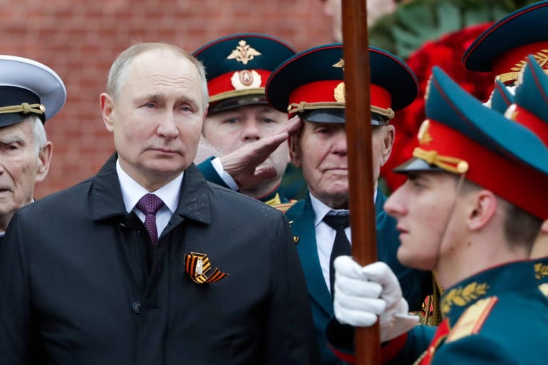 Wladimir Putin (Archivbild): Der russische Präsident braucht für seinen Krieg in der Ukraine vor allem mehr Soldaten.