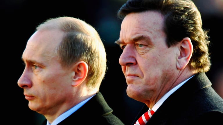 Gute Freunde kann niemand trennen: Wladimir Putin und Gerhard Schröder.