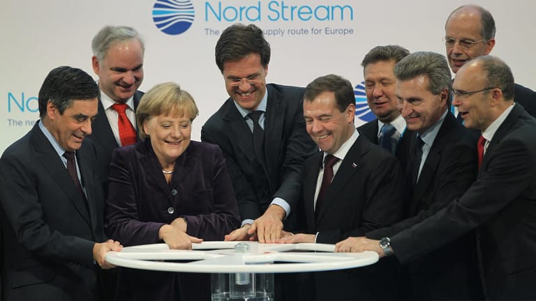 Große Party für die Pipeline: Was unter Schröder begann, setzte Merkel fort.