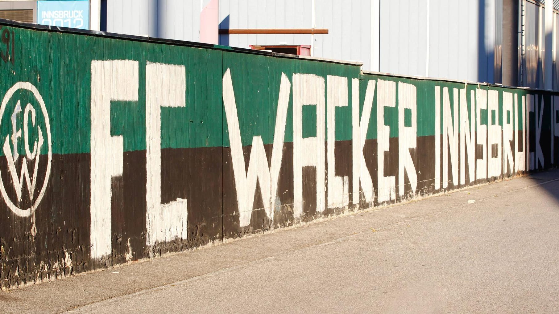 FC Wacker Innsbruck: Der österreichische Fußball-Zweitligist hat große finanzielle Schwierigkeiten. FC Wacker Innsbruck: Der österreichische Fußball-Zweitligist hat große finanzielle Schwierigkeiten.