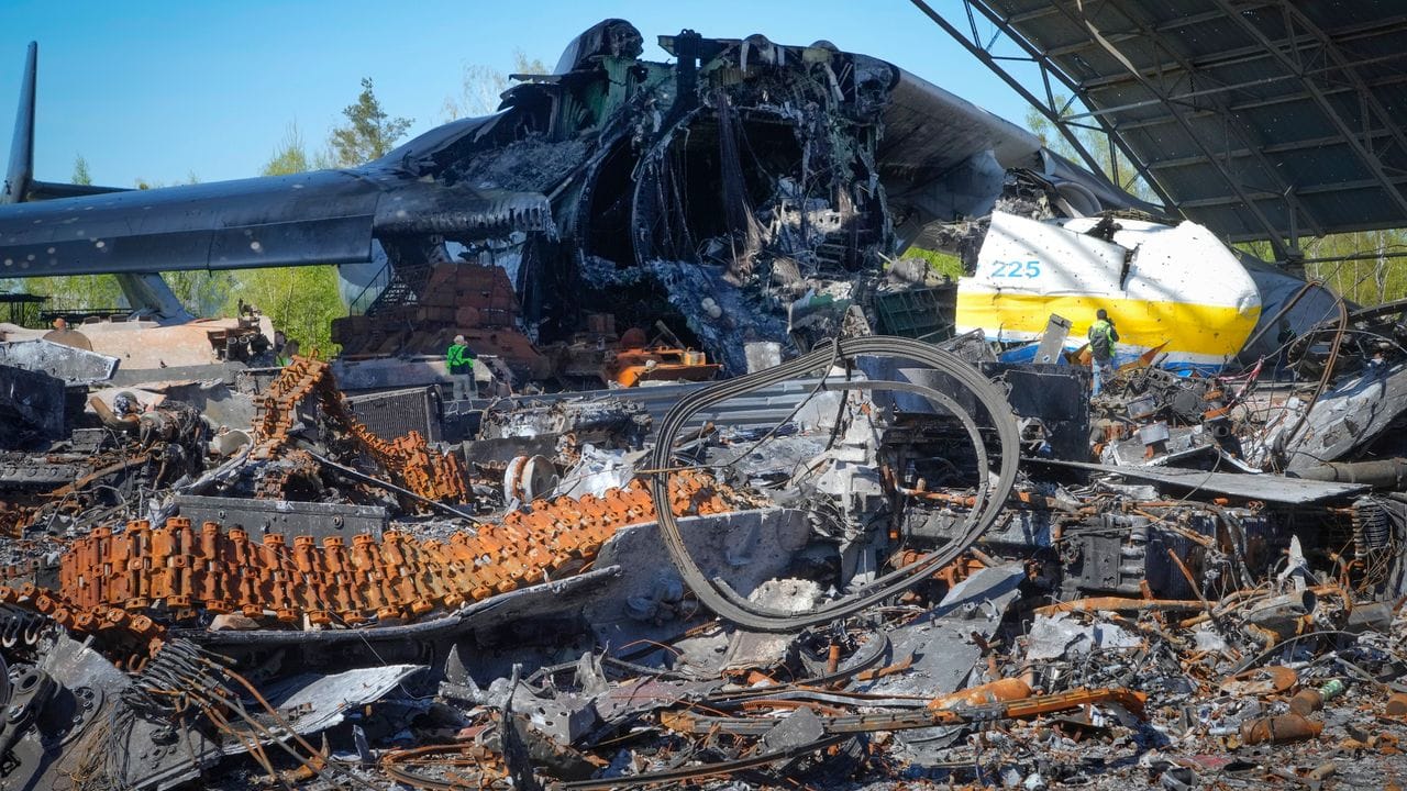 Das war einmal das größte Frachtflugzeug der Welt - Überreste der Antonow An-225 in Hostomel.