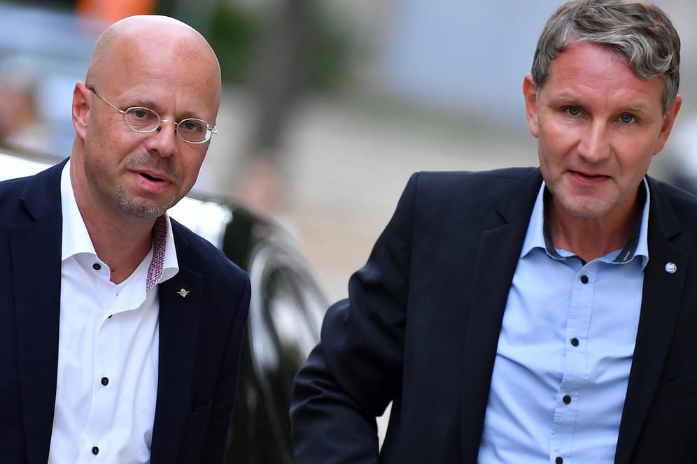 Björn Höcke (r), AfD-Vorsitzender in Thüringen, und Andreas Kalbitz, ehemaliger AfD-Landeschef in Brandenburg: Sie sind zentrale Akteure innerhalb der Neuen Rechten.