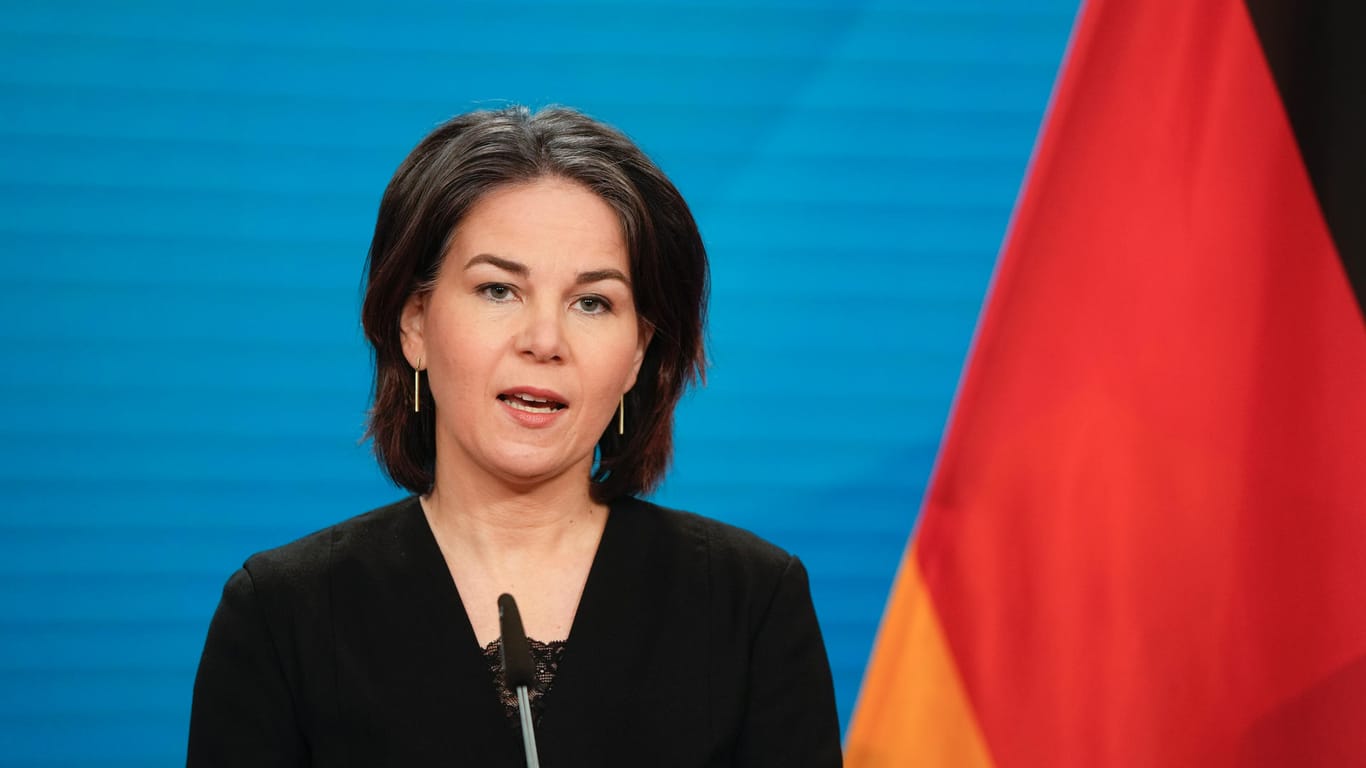 Annalena Baerbock (Grüne): Laut Bundeskanzler Scholz wird die Außenministerin bald in die Ukraine reisen.