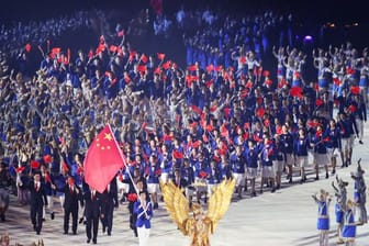 Die Delegation von China kommt zur Eröffnungszeremonie der letzten Asienspiele 2018 im indonesischen Jakarta.