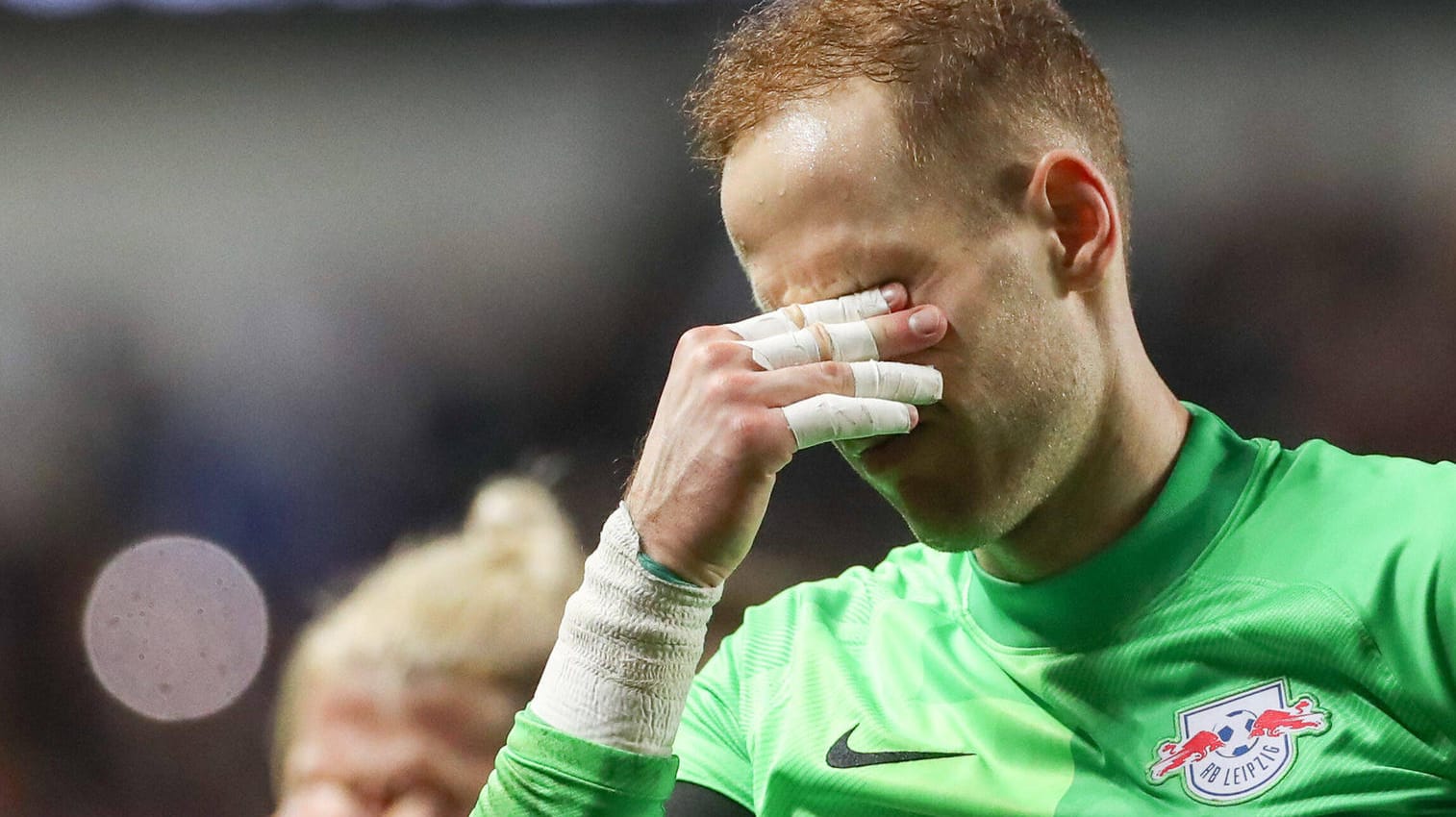 Peter Gulacsi: Der Torwart und Kapitän versuchte, seine Enttäuschung nach dem verpassten Europa-League-Finale notdürftig zu verstecken.