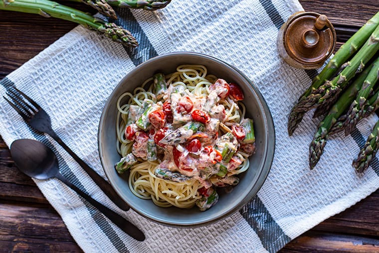 Spaghetti mit Spargel: Das Gericht ist in nur 25 Minuten fertig.