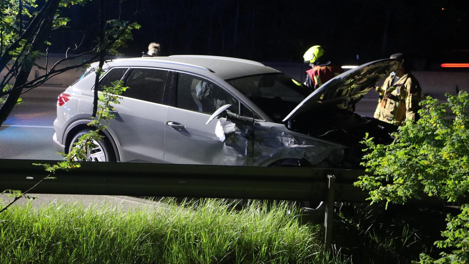 Der beschädigte Audi: Er war auf der Avus in einen Einsatzwagen der Polizei gekracht.