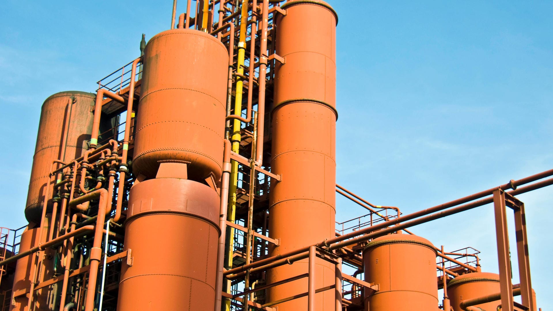 Industrie-Komplex in Essen (Symbolbild): Die deutsche Industrieproduktion leidet unter den Folgen des Ukraine-Kriegs. Industrie-Komplex in Essen (Symbolbild): Die deutsche Industrieproduktion leidet unter den Folgen des Ukraine-Kriegs.