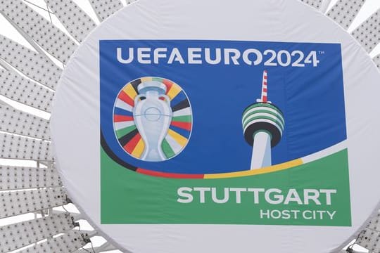 Das Logo der Spielstadt Stuttgart mit dem EM-Logo für die Fußball Europameisterschaft 2024.
