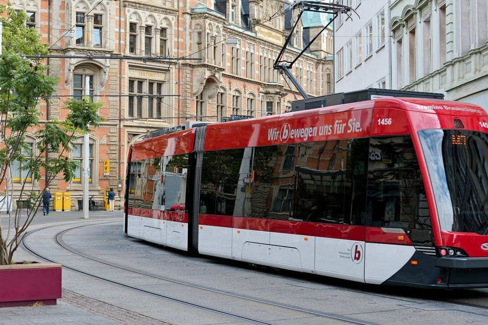 Straßenbahn in Braunschweig: Die beiden Tatverdächtigen konnten gefasst werden.