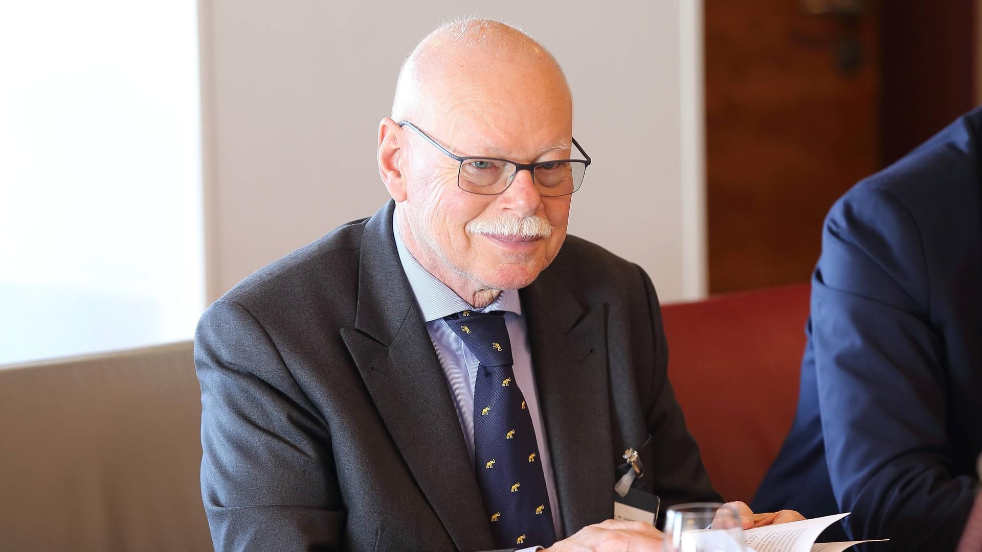 Bremens Inennsenator Ulrich Mäurer von der SPD (Archivbild): Er verkündete die Neubesetzung der Spitzenposten der Bremer Polizei. Bremens Inennsenator Ulrich Mäurer von der SPD (Archivbild): Er verkündete die Neubesetzung der Spitzenposten der Bremer Polizei.