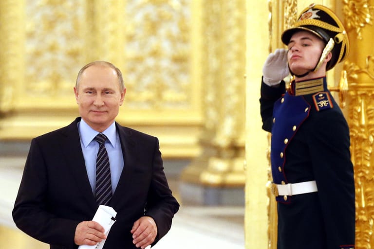 Wladimir Putin (Archivbild): Russlands Präsident steht unter Druck, sagt Historiker Stefan Creuzberger.