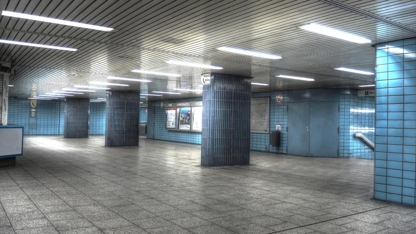 Die Schalterhalle der U-Bahn-Station Kalk Post: Hier sollten einmal Tausende Menschen Schutz vor Atomstrahlung finden.