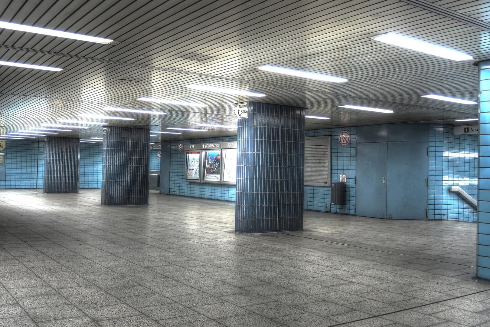 Die Schalterhalle der U-Bahn-Station Kalk Post: Hier sollten einmal Tausende Menschen Schutz vor Atomstrahlung finden.