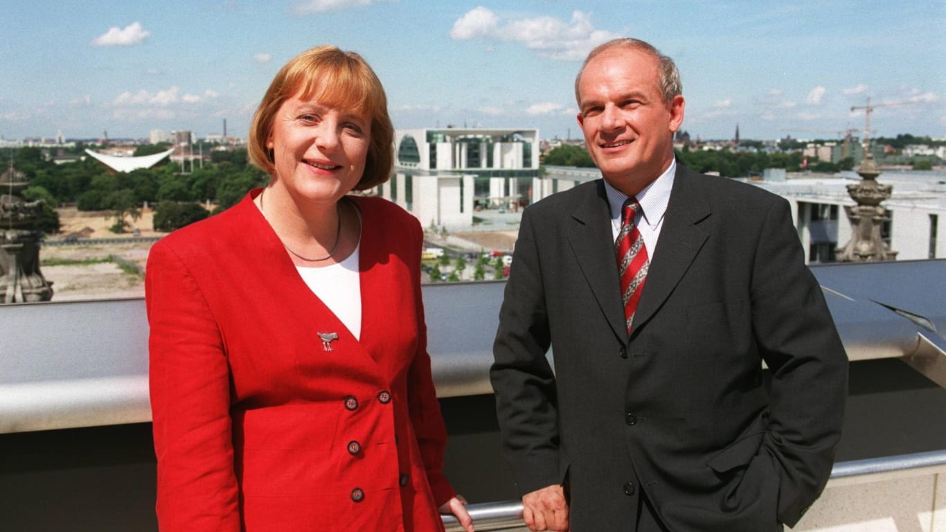 Sommerinterview mit Angela Merkel: Peter Hahne sprach mit vielen bekannten Gesichtern. (Archivbild von 2001)