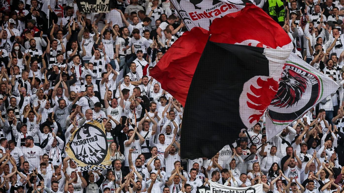Eintracht Frankfurt: Die Fans im Stadion gegen West Ham United, nun geht es nach Sevilla. Eintracht Frankfurt: Die Fans im Stadion gegen West Ham United, nun geht es nach Sevilla.