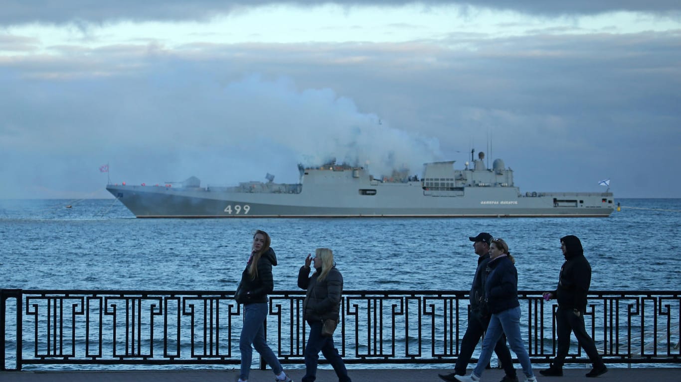 Die "Admiral Makarow" im Schwarzen Meer im Jahr 2020: Die Fregatte soll nun von ukrainischen Raketen in Brand geschossen worden sein.