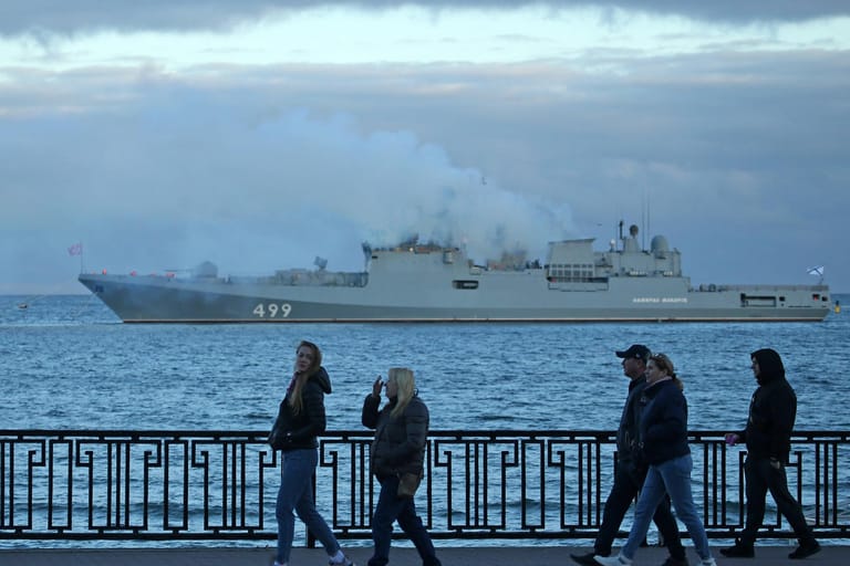 Die "Admiral Makarow" im Schwarzen Meer im Jahr 2020: Die Fregatte soll nun von ukrainischen Raketen in Brand geschossen worden sein.