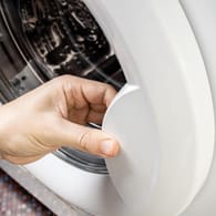 Defekt: In der Regel wird die Tür einer Waschmaschine 90 Sekunden nach dem Ende des Waschprogramms automatisch entriegelt.