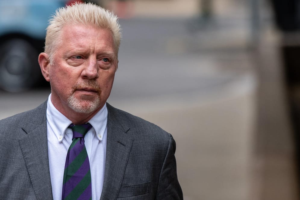 Boris Becker: Der 54-Jährige scheint im Gefängnis auch Geld zu verdienen.