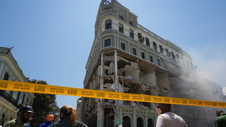 Das zerstörte Hotel: Mehrere Tote, Dutzende verletzt | Bildquelle: https://www.t-online.de/nachrichten/panorama/id_92142790/havanna-kuba-heftige-explosion-in-fuenf-sterne-hotel-mehrere-tote.html © Ramon Espinosa/AP/dpa-bilder | Bilder sind in der Regel urheberrechtlich geschützt