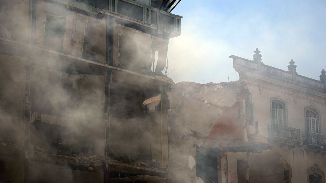 Rauch und Staub nach der Explosion. Rauch und Staub nach der Explosion.