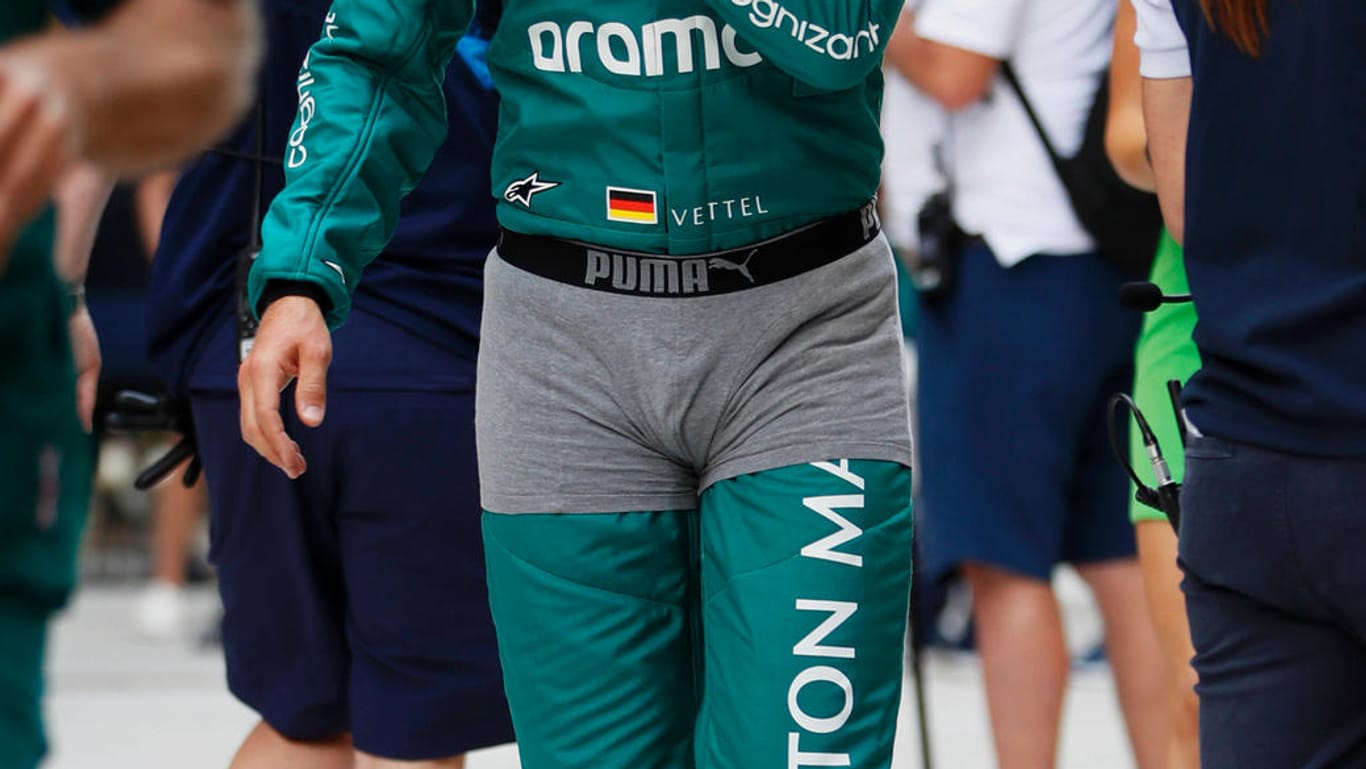 Sebastian Vettel trägt aus Protest eine Unterhose über seinem Rennanzug in Miami.