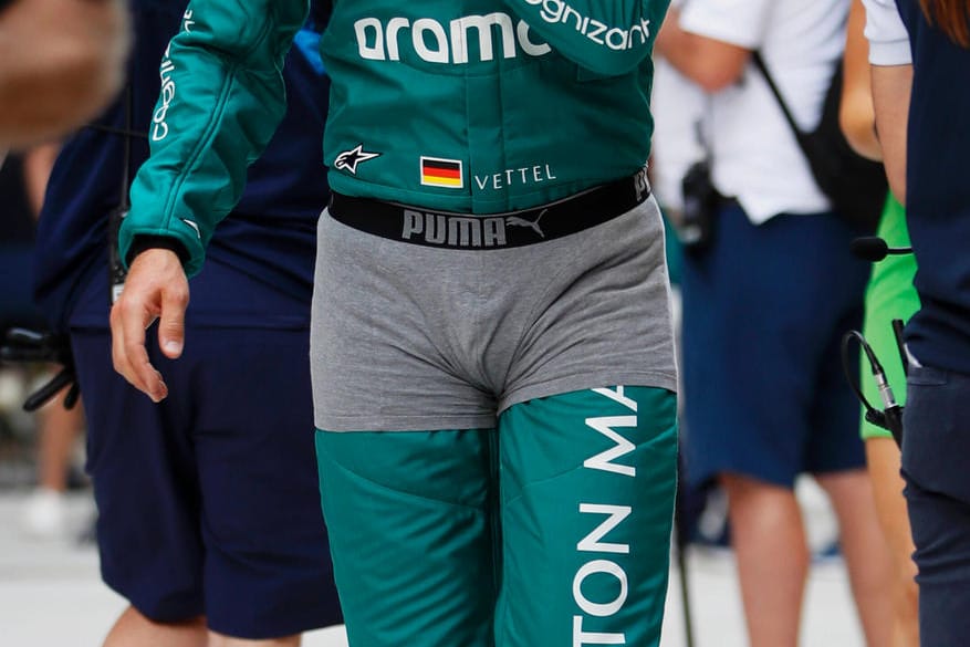 Sebastian Vettel trägt aus Protest eine Unterhose über seinem Rennanzug in Miami.